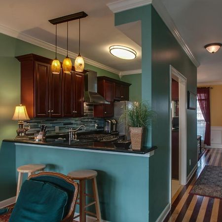 Vacation Home 5 Mins To Down Town 2 Bedrooms 2 Baths Garden Area Hot Tub Nashville Exterior photo