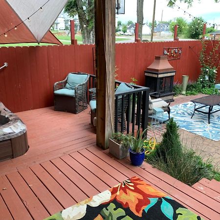 Vacation Home 5 Mins To Down Town 2 Bedrooms 2 Baths Garden Area Hot Tub Nashville Exterior photo
