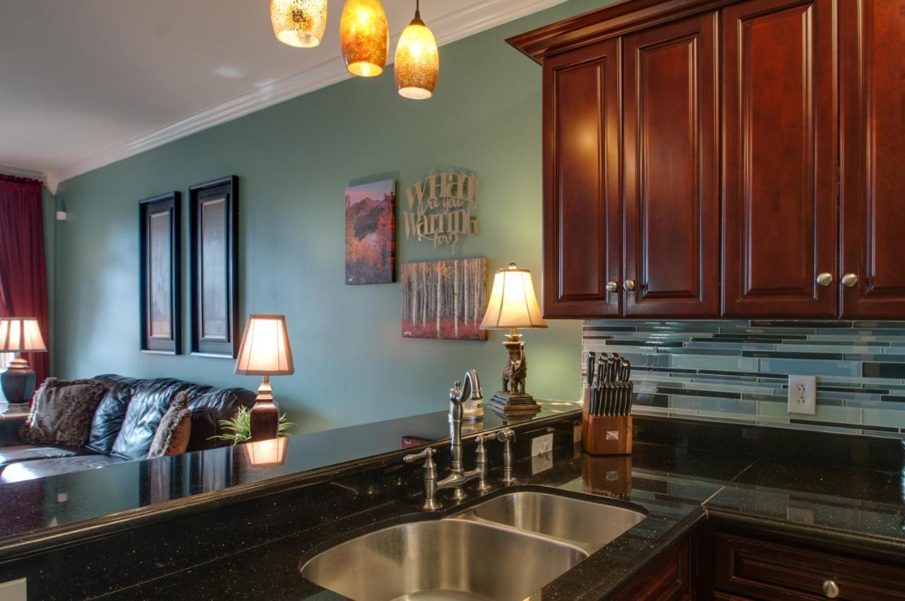 Vacation Home 5 Mins To Down Town 2 Bedrooms 2 Baths Garden Area Hot Tub Nashville Exterior photo