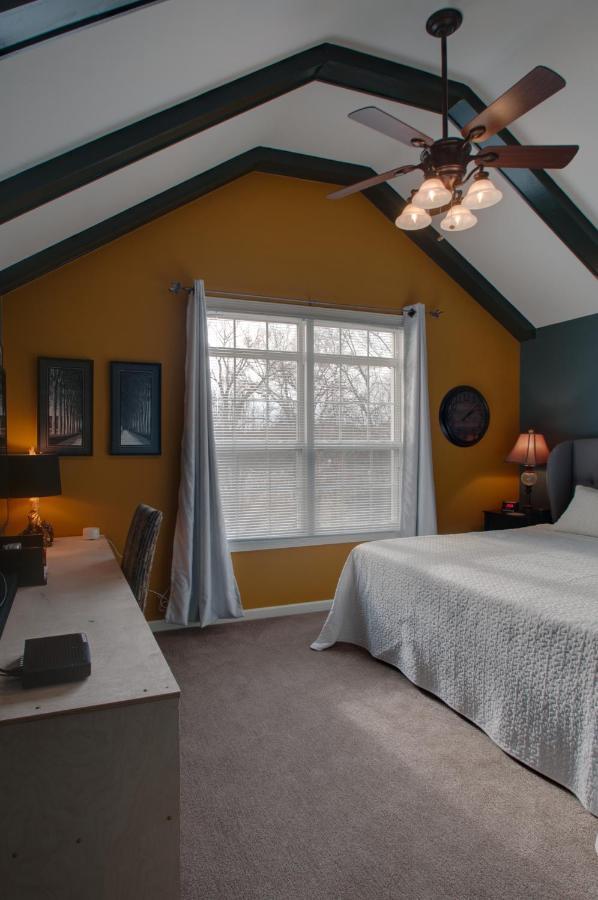 Vacation Home 5 Mins To Down Town 2 Bedrooms 2 Baths Garden Area Hot Tub Nashville Exterior photo