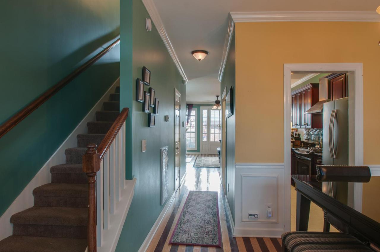 Vacation Home 5 Mins To Down Town 2 Bedrooms 2 Baths Garden Area Hot Tub Nashville Exterior photo