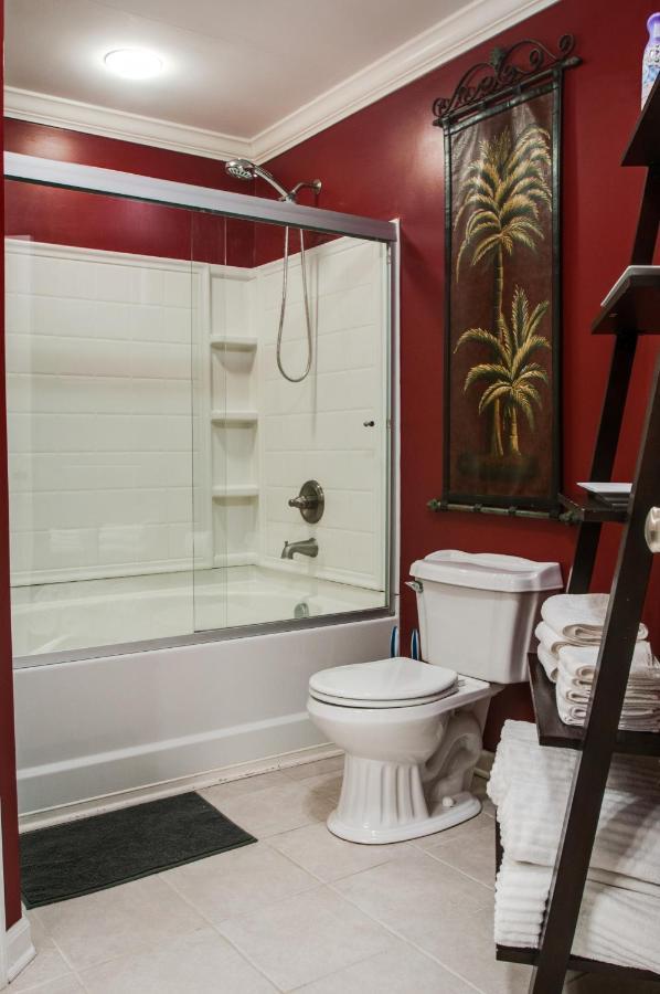 Vacation Home 5 Mins To Down Town 2 Bedrooms 2 Baths Garden Area Hot Tub Nashville Exterior photo